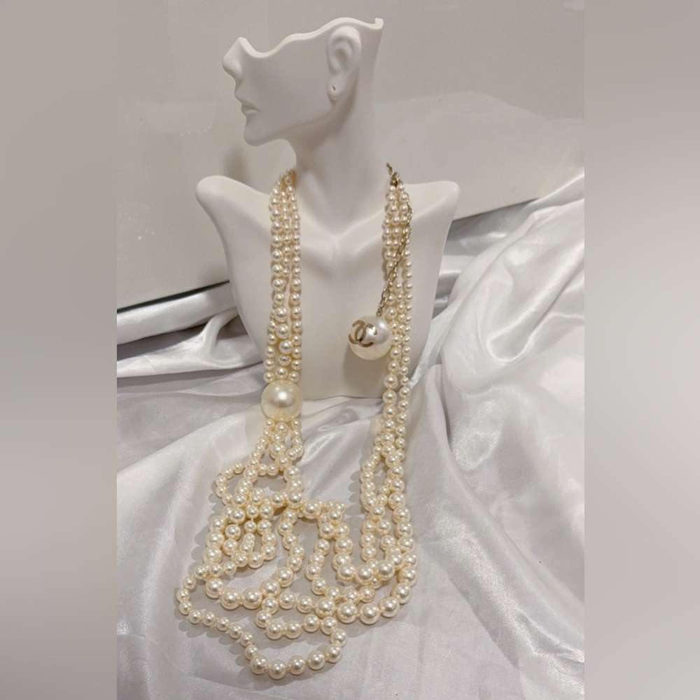 Chanel CC Logo Pearl Long Necklace